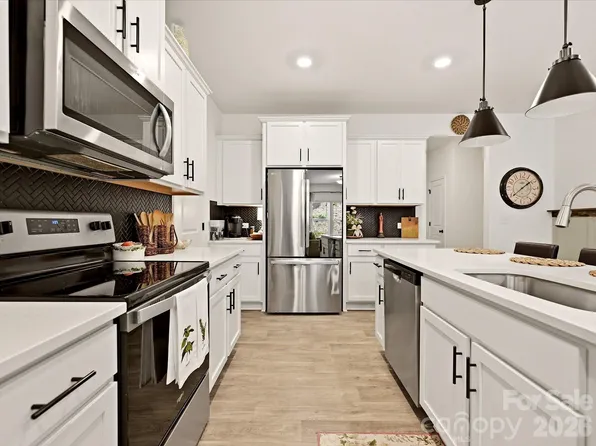 2018 Crooked Oak Ln, York, SC 29745