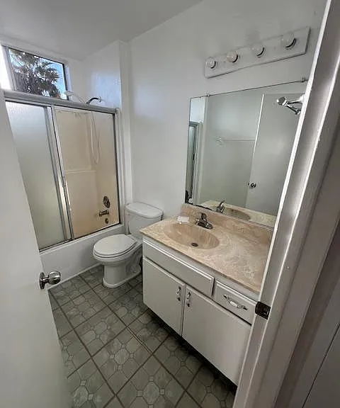 13812 Vanowen St #215 — Photo 11