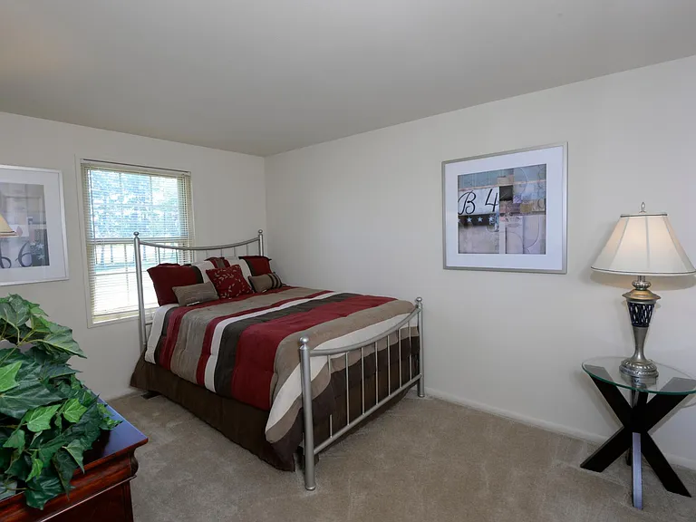 Yorktowne Townhomes — Photo 8