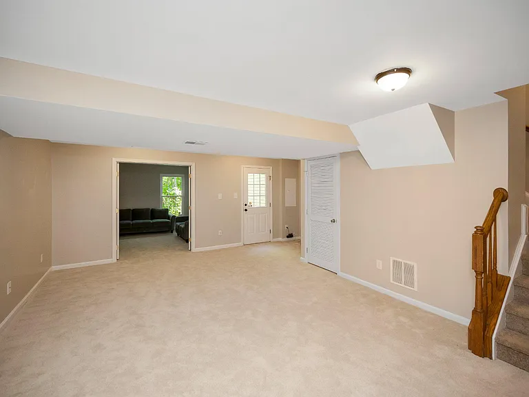 9705 Becker Ct — Photo 18