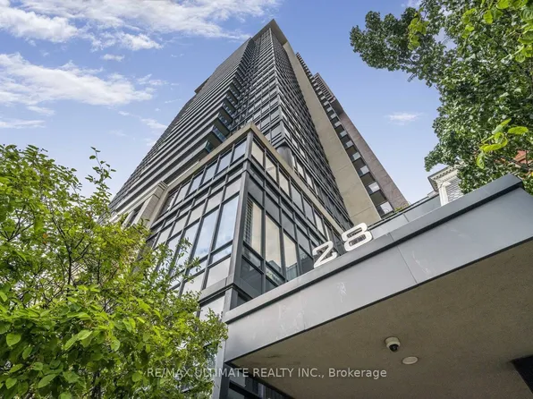 28 Linden St #404, Toronto, ON M4Y 0A4
