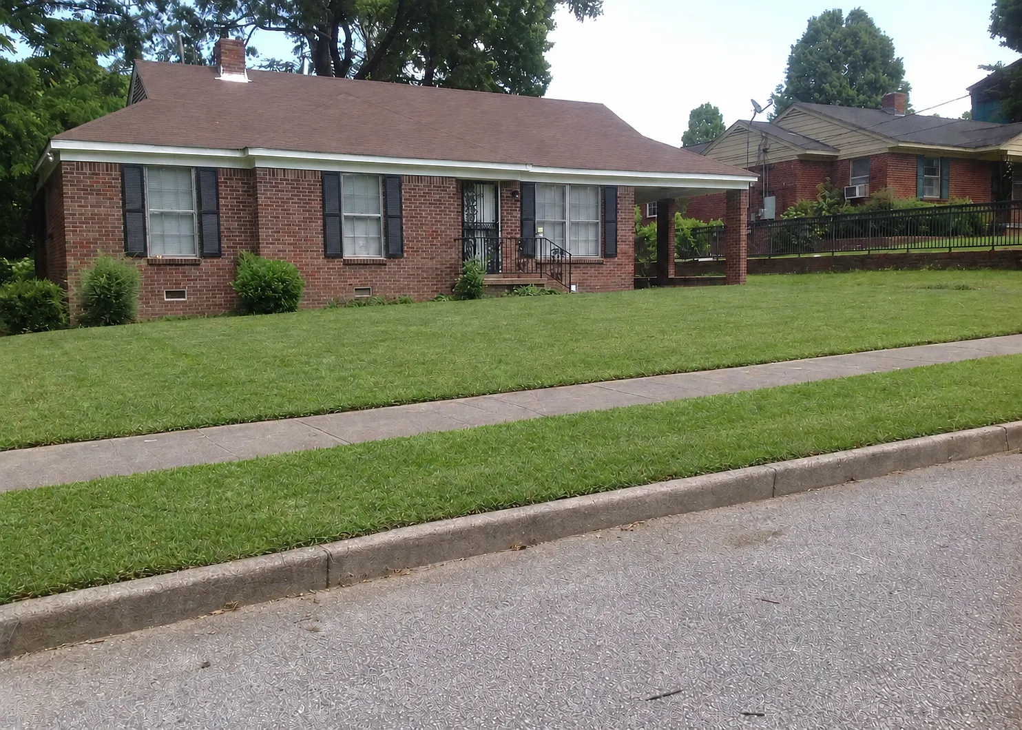 3 bed, 1.5 bath, 1149 sqft, $1,050 — Photo 1