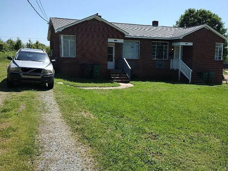 2715 Watson Dr — Photo 2