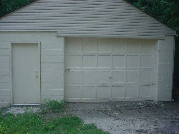 Detached Garage