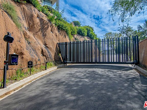 4th image of 2480 Briarcrest Rd