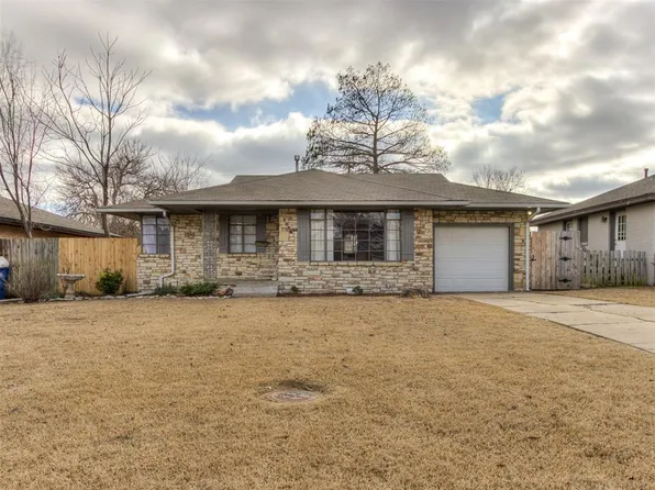 2216 Churchill Way, The Village, OK 73120