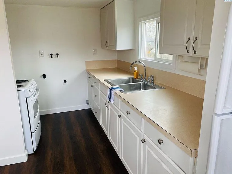 344 Sanford Ave — Photo 10