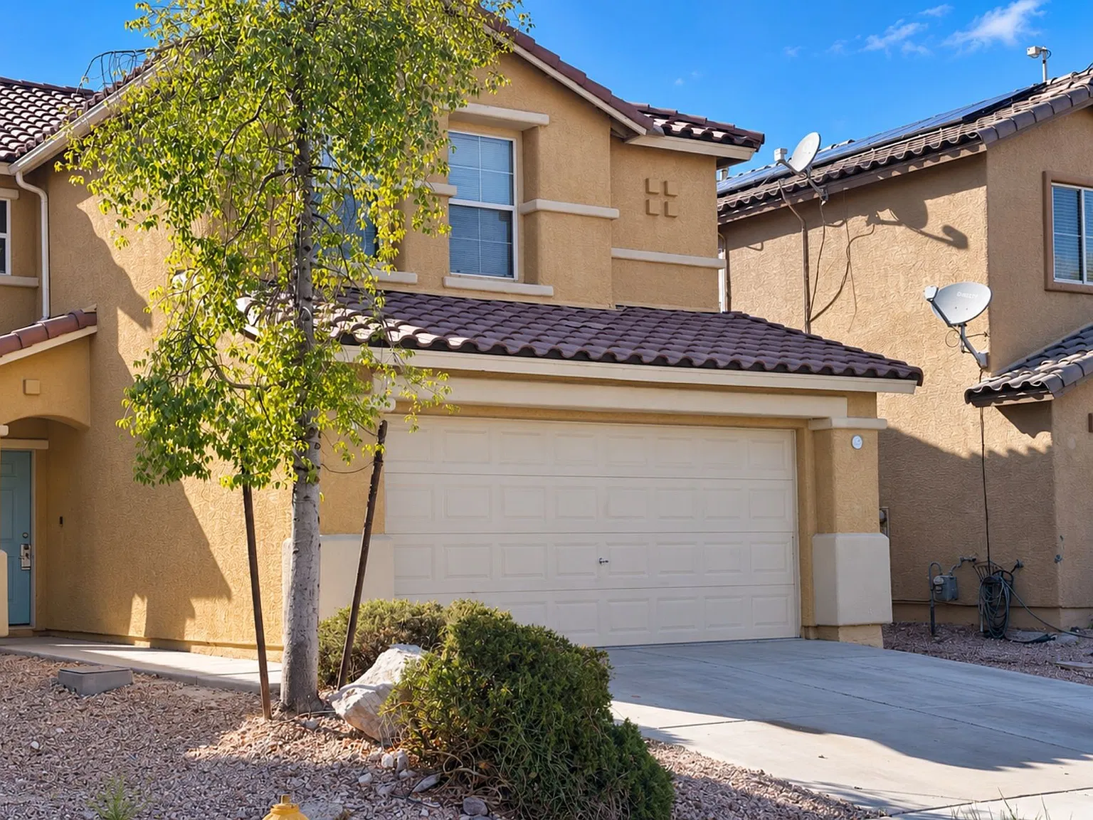 3 bed, 2319 sqft, $2,295 — Photo 2
