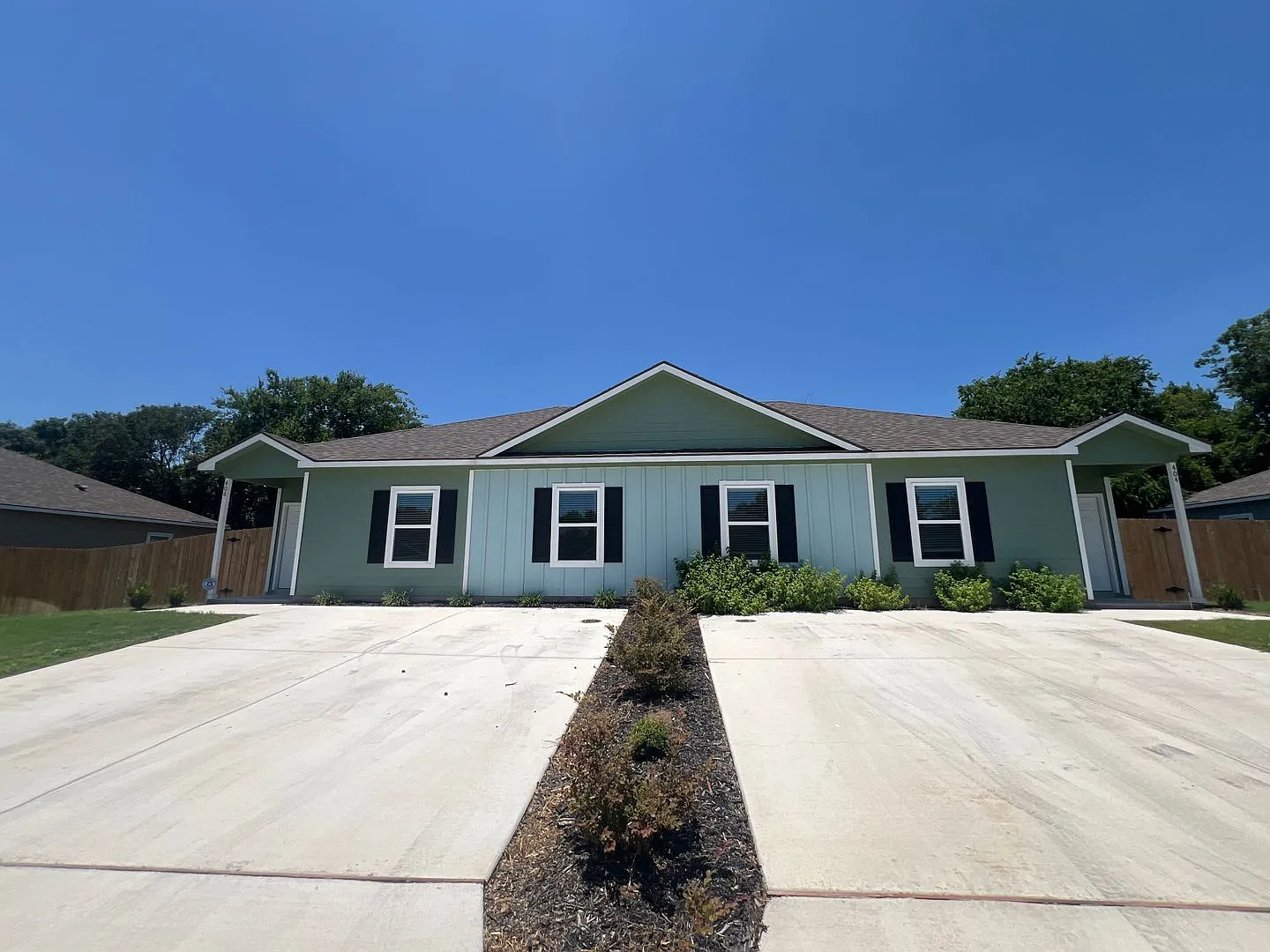 Luxury Duplex in Seguin! — Photo 2