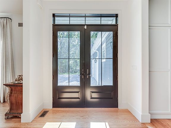 4th image of 11-c West Meadow Road
