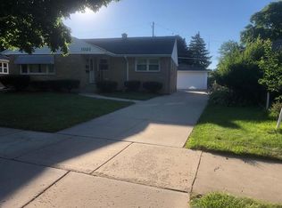 1023 Crab Tree Ln, Racine, WI 53406