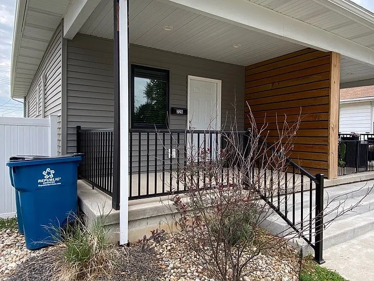 226 E Lorena Ave — Photo 2