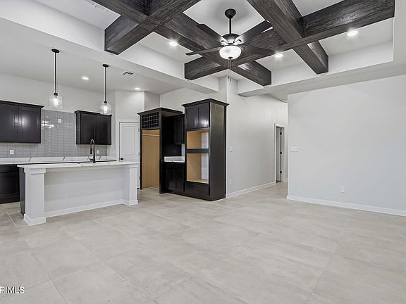 3rd image of 3944 Perspective St