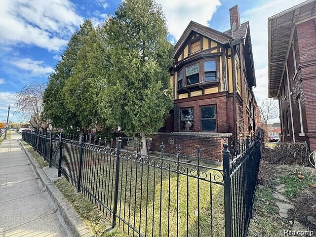 1st image of 250 Eliot St