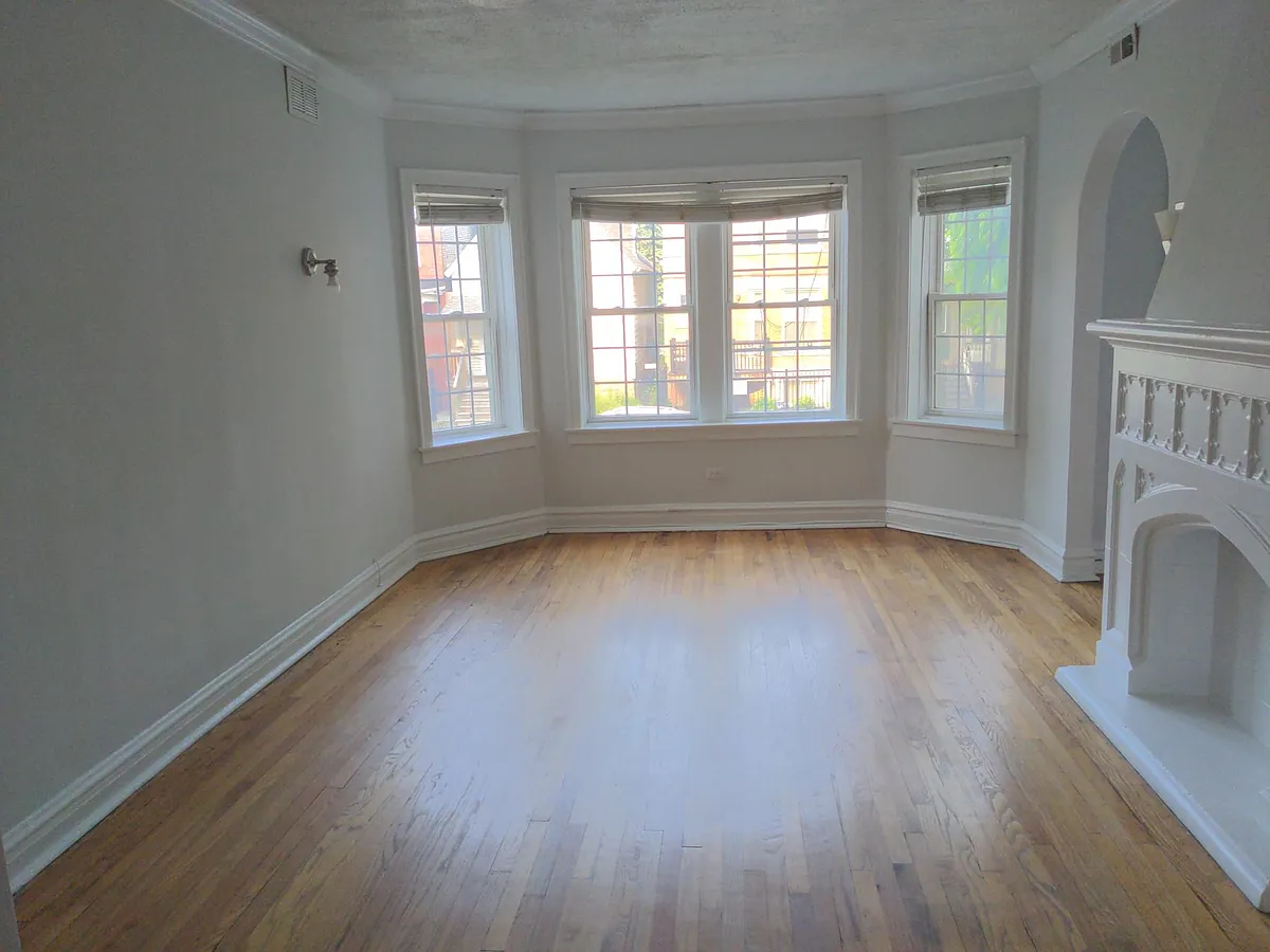 Building Photo - 2044 N Albany Ave #1