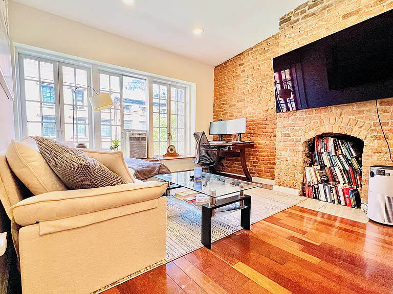 16-18 Charles St #4A — Photo 3