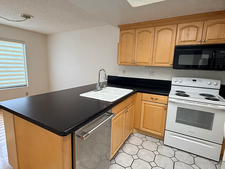 1016 Whitewater Dr — Photo 12