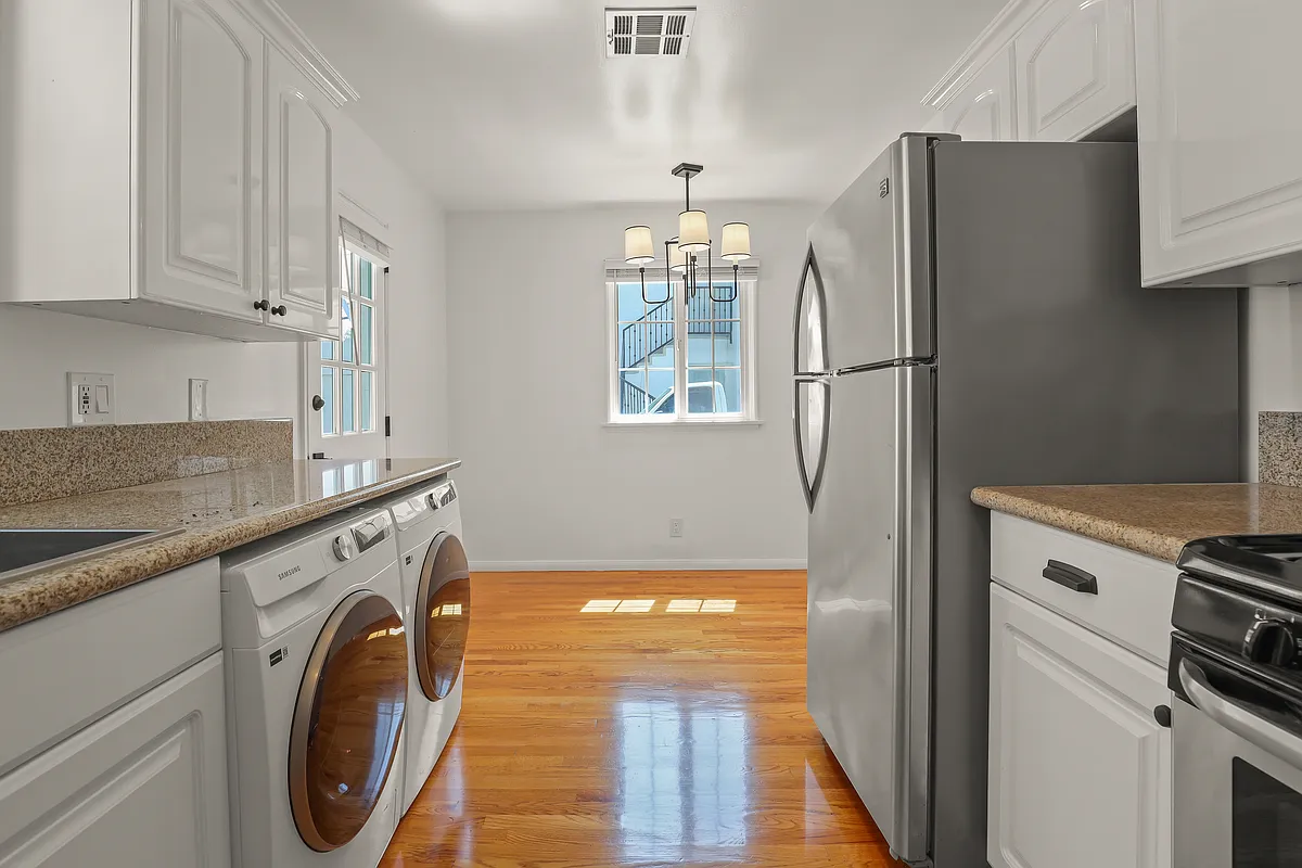 KITCHEN - 10876 National Blvd
