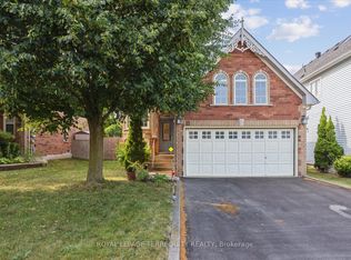 15 Waring Ave, Whitby, ON L1M 1G4