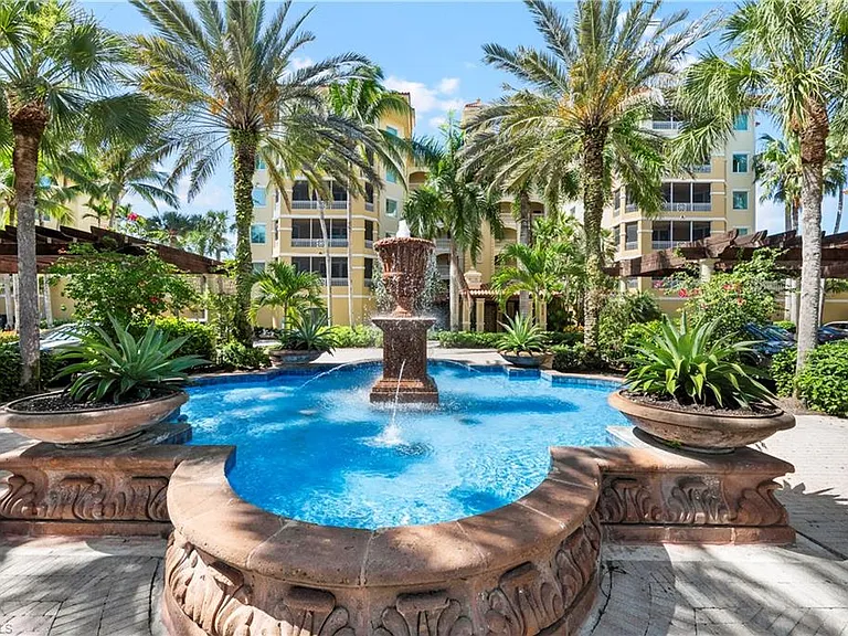 2738 Tiburon Blvd E #B-406 — Photo 1