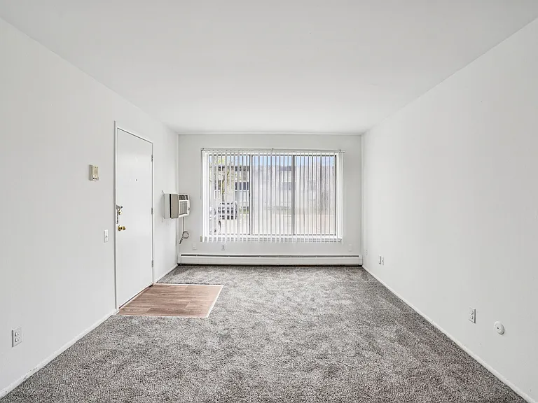 Outer Drive Manor Apartments — Photo 26