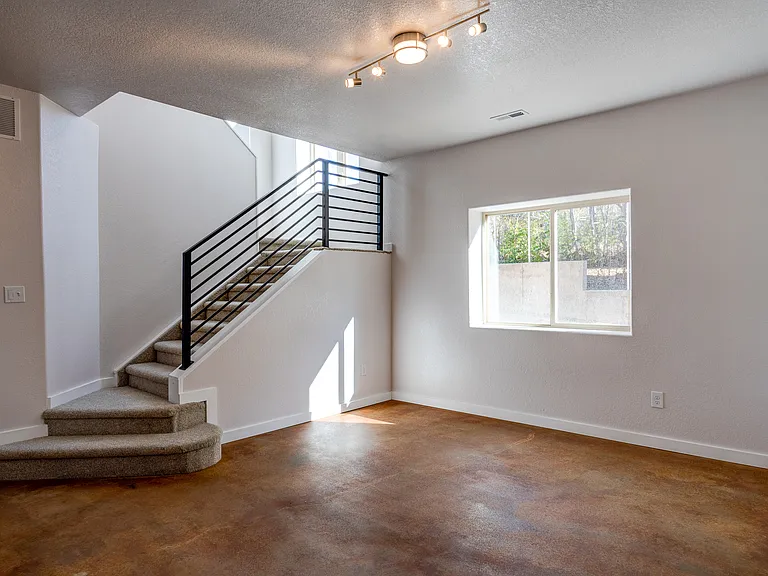 818 E Cucharras St — Photo 9