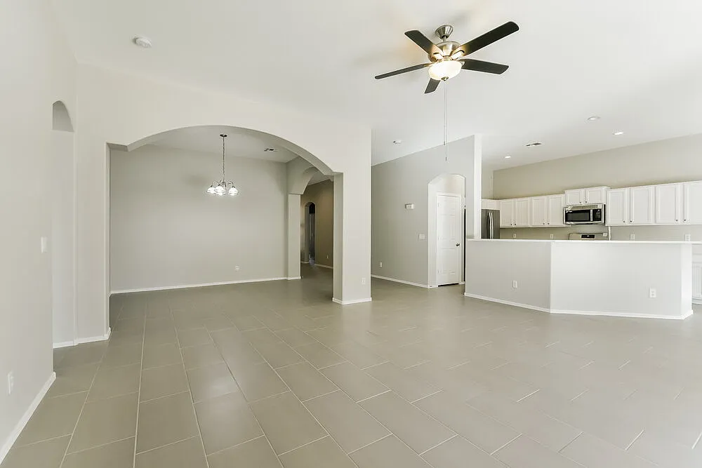 3 bed, 2.0 bath, 1928 sqft, $2,525 — Photo 3