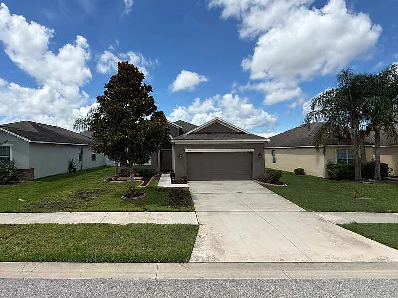 4 bed, 2.0 bath, 1594 sqft, $2,200 — Photo 4