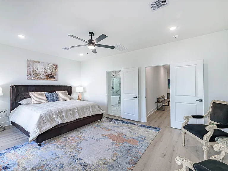 7806 Comal St #B — Photo 12