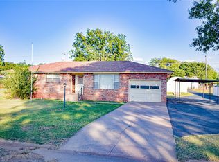 1308 N 5th St, Sayre, OK 73662