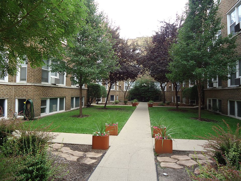1st image of 931 W Cornelia Ave APT 2B