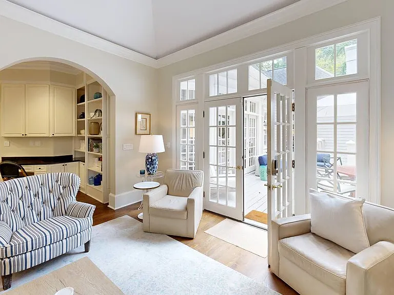 1296 W Wesley Rd NW — Photo 26