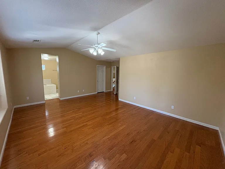 703 W Russell Ave — Photo 11