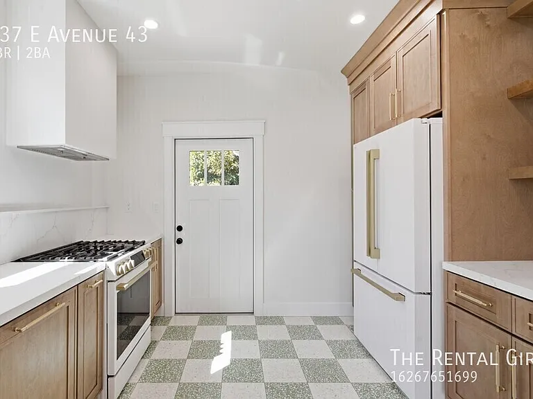 137 E Avenue 43 — Photo 12