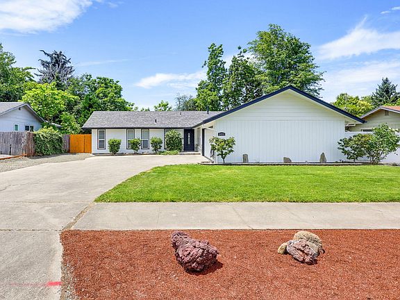 3rd image of 1451 Bluebonnet Ave