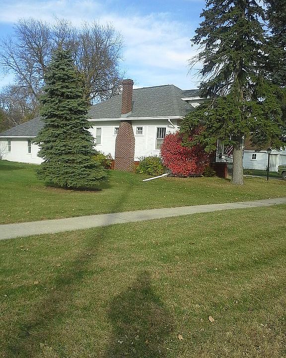 1st image of 2605 5th St