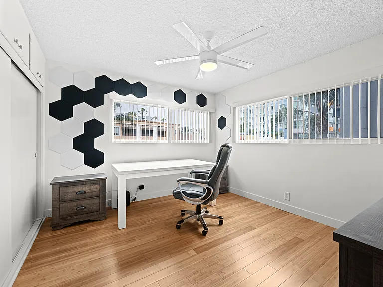 801 E 1st St #1 — Photo 14
