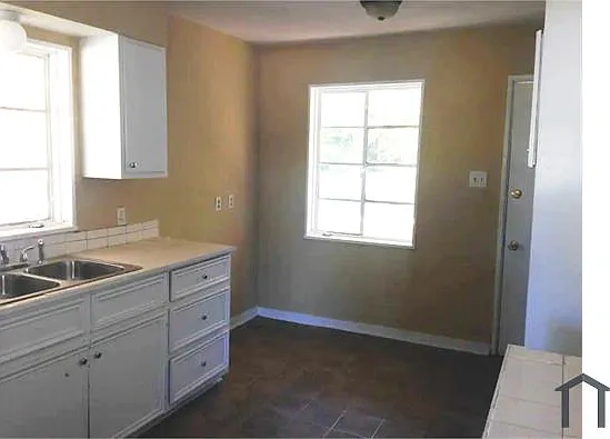 2920 Oak Forest Dr — Photo 6