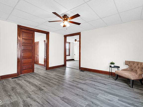 5th image of 52 N Hinman St