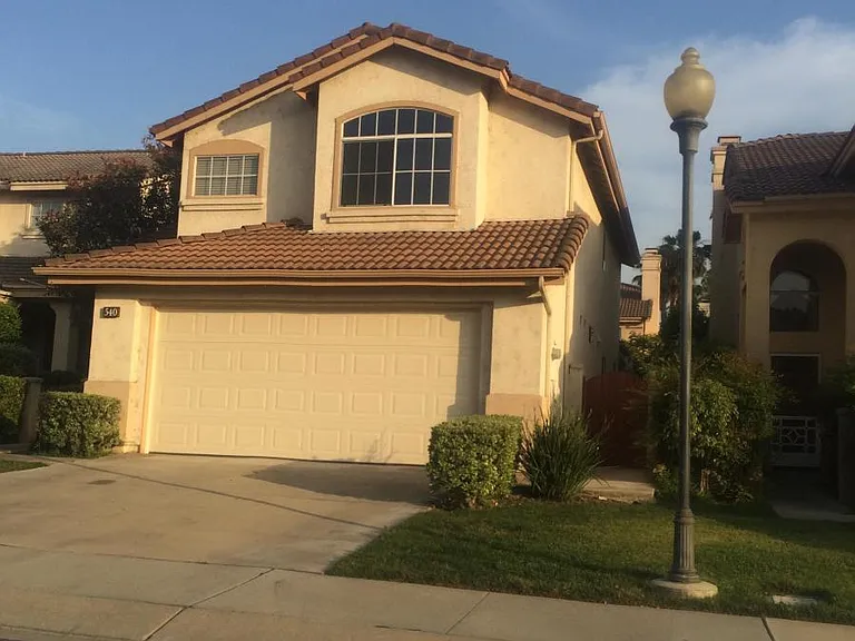 540 E Calora St — Photo 1