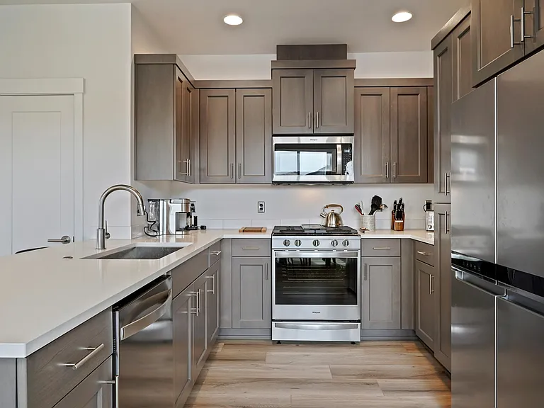 3718 NE Petrosa Ave — Photo 8