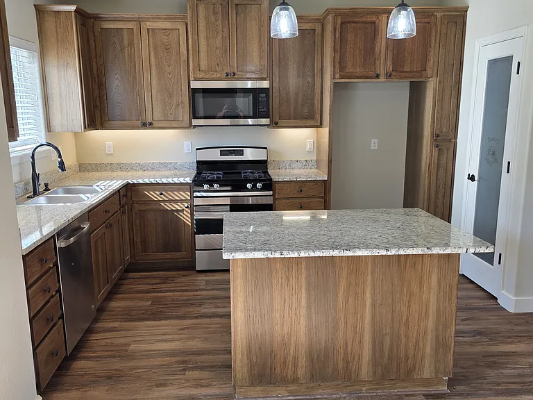 918 SW Blackberry Ln — Photo 3