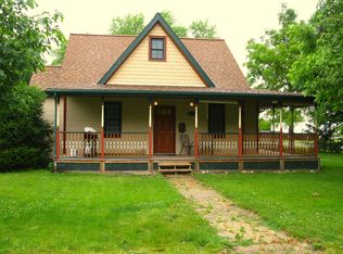 601 W Pine St, Le Roy, IL 61752