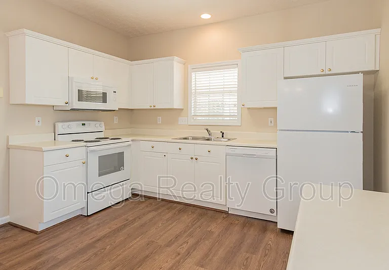 521 McGregor Ct — Photo 15