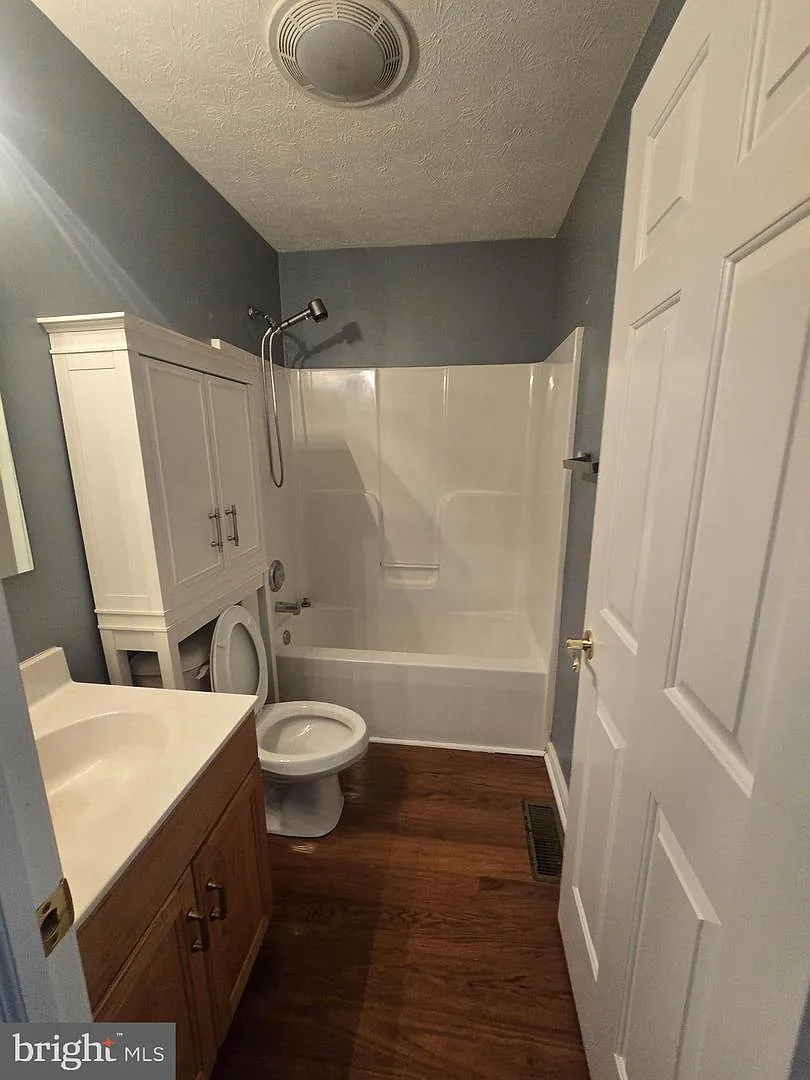 4 bed, 3436 sqft, $3,599 — Photo 4