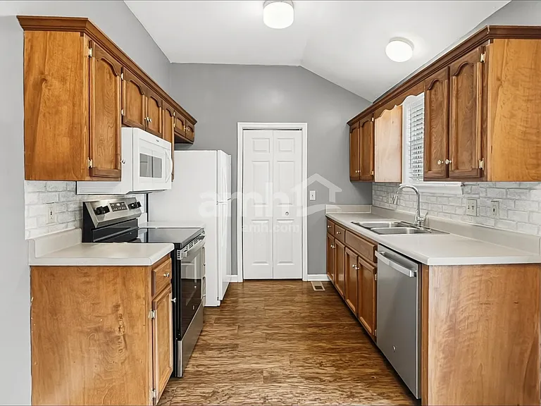 104 Cascade Ln — Photo 3