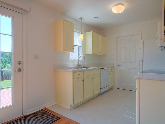 4th image of 185 Sequoia Cir NW