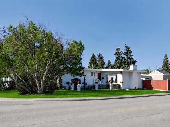 6451 N 70th St NW, Calgary, AB T3B 3J5