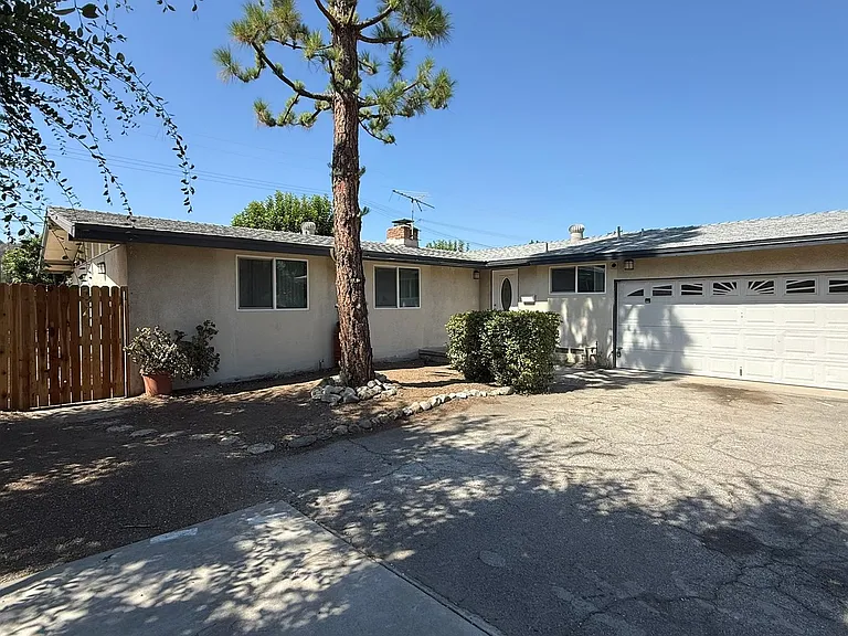 1002 E Walnut Ave — Photo 1
