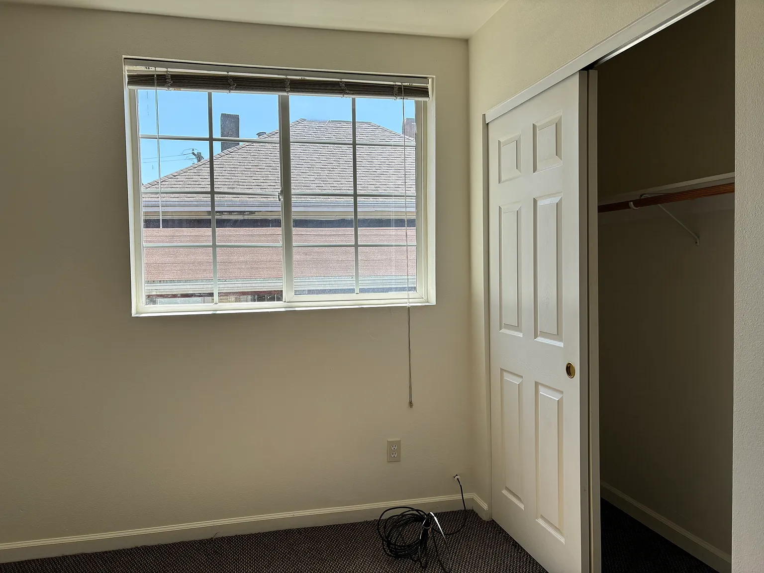 6 bed, 3600 sqft, $800 — Photo 3